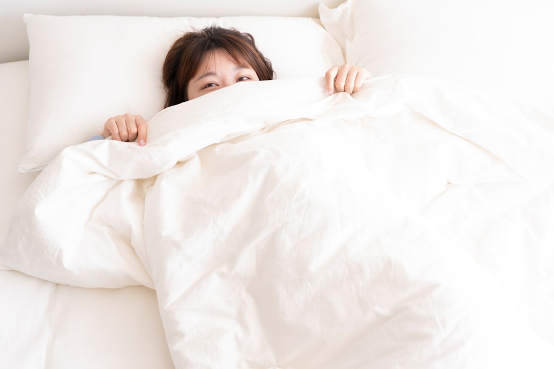 침대 머리두는 방향 위치를 어디에 두는게 잠잘때 좋은지 알아볼게요